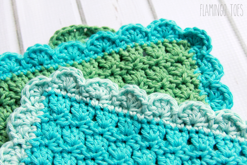 Easy Crochet Dishcloth Pattern featured by top US crochet blog, Flamingo Toes: Scallop Crochet Edging