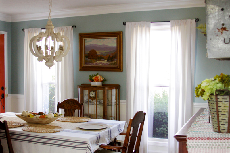 pretty-linen-dining-room-curtains