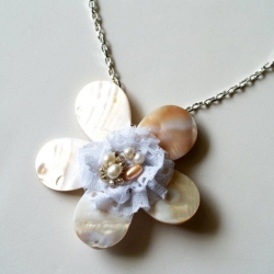 Anthro Cyclades Cinquefoil Necklace