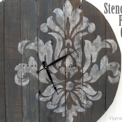 Stencilled Pallet Clock