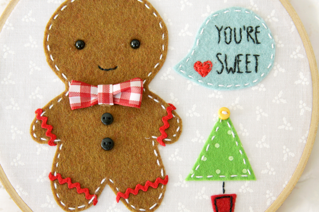bow-and-buttons-on-gingerbread-hoop